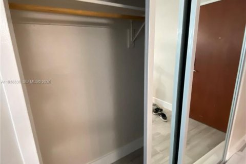 Condominio en alquiler en Hollywood, Florida, 2 dormitorios, 126.16 m2 № 2054226 - foto 6