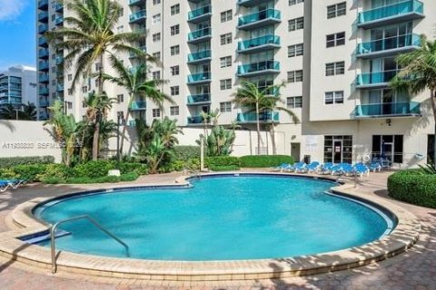 Condominio en alquiler en Hollywood, Florida, 2 dormitorios, 126.16 m2 № 2054226 - foto 16