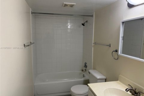 Снять в аренду квартиру в Майами, Флорида 2 спальни, 74.79м2, № 2033188 - фото 9