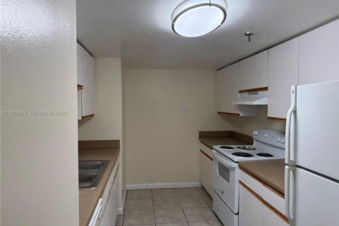 Снять в аренду квартиру в Майами, Флорида 2 спальни, 74.79м2, № 2033188 - фото 5