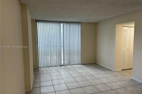 Снять в аренду квартиру в Майами, Флорида 2 спальни, 74.79м2, № 2033188 - фото 6