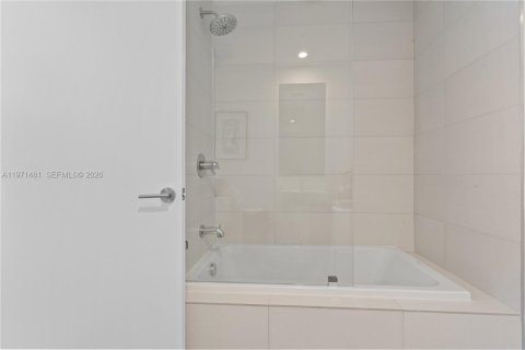 Condominio en venta en Miami, Florida, 3 dormitorios, 173.54 m2 № 2032018 - foto 23