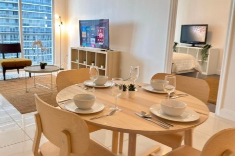Condominio en venta en Miami, Florida, 1 dormitorio, 76.64 m2 № 1957610 - foto 5
