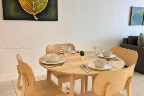 Condominio en venta en Miami, Florida, 1 dormitorio, 76.64 m2 № 1957610 - foto 4
