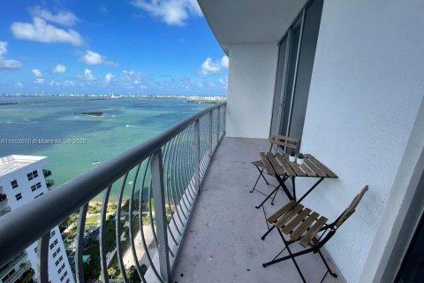 Condominio en venta en Miami, Florida, 1 dormitorio, 76.64 m2 № 1957610 - foto 2