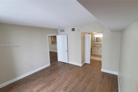 Copropriété à louer à Miami, Floride: 1 chambre, 72.56 m2 № 2001295 - photo 15