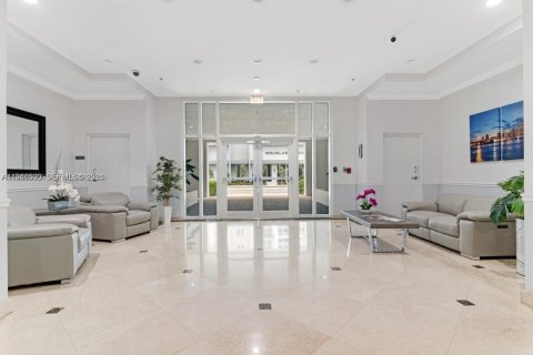 Copropriété à louer à Miami, Floride: 1 chambre, 72.56 m2 № 2001295 - photo 3