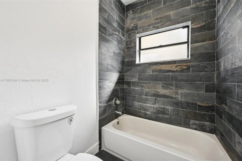 Casa en venta en Parkland, Florida, 4 dormitorios, 259.1 m2 № 1955999 - foto 23