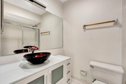 Condo in Tequesta, Florida, 1 bedroom  № 2251473 - photo 30