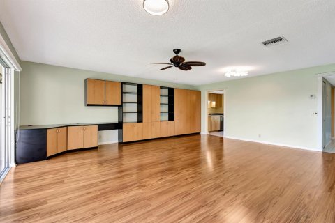 Condo in Tequesta, Florida, 1 bedroom  № 2251473 - photo 11
