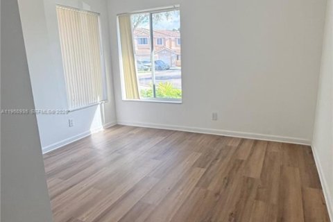 Casa en alquiler en Pembroke Pines, Florida, 3 dormitorios, 135.27 m2 № 2010549 - foto 10