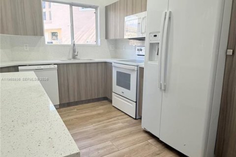 Casa en alquiler en Pembroke Pines, Florida, 3 dormitorios, 135.27 m2 № 2010549 - foto 9