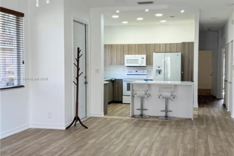 Casa en alquiler en Pembroke Pines, Florida, 3 dormitorios, 135.27 m2 № 2010549 - foto 7