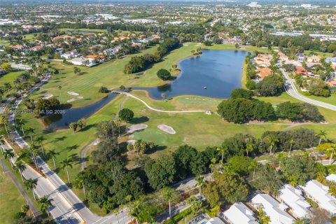 Casa en Pembroke Pines, Florida 3 dormitorios, 135.27 m2 № 2010549