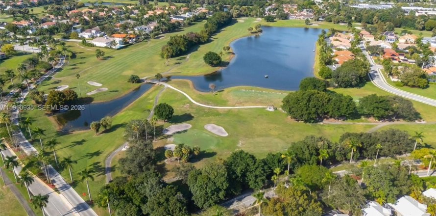 Casa en Pembroke Pines, Florida 3 dormitorios, 135.27 m2 № 2010549