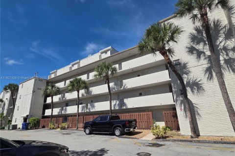 Copropriété à vendre à Pinecrest, Floride: 1 chambre, 83.98 m2 № 1977283 - photo 2