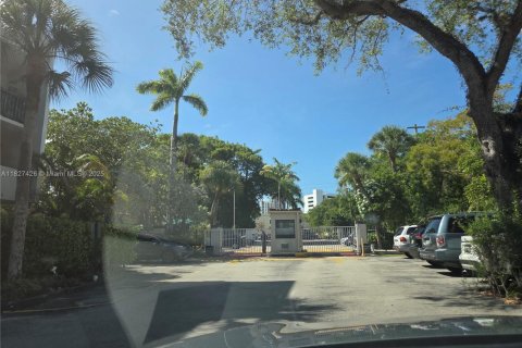 Copropriété à vendre à Pinecrest, Floride: 1 chambre, 83.98 m2 № 1977283 - photo 4