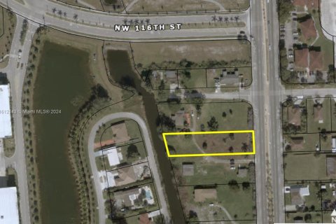 Land in Miami, Florida № 1704442 - photo 1