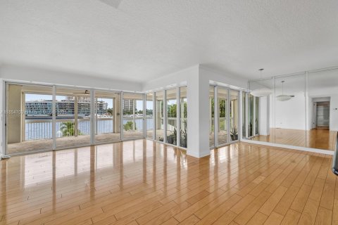 Copropriété à vendre à Miami, Floride: 2 chambres, 142.14 m2 № 1962586 - photo 30