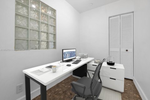 Copropriété à vendre à Miami, Floride: 2 chambres, 142.14 m2 № 1962586 - photo 9
