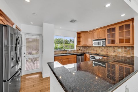 Copropriété à vendre à Miami, Floride: 2 chambres, 142.14 m2 № 1962586 - photo 14