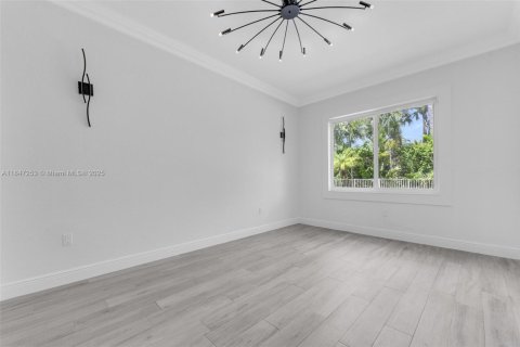 Casa en venta en Miramar, Florida, 6 dormitorios, 369.38 m2 № 1849085 - foto 10