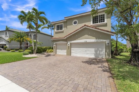 Casa en venta en Miramar, Florida, 6 dormitorios, 369.38 m2 № 1849085 - foto 2