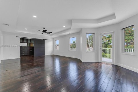 Casa en venta en Miramar, Florida, 6 dormitorios, 369.38 m2 № 1849085 - foto 15
