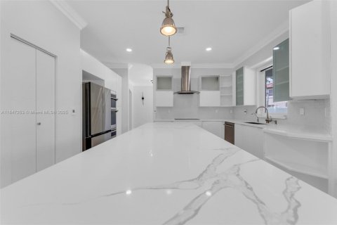 Casa en venta en Miramar, Florida, 6 dormitorios, 369.38 m2 № 1849085 - foto 3