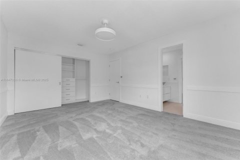 Casa en venta en Miramar, Florida, 6 dormitorios, 369.38 m2 № 1849085 - foto 30