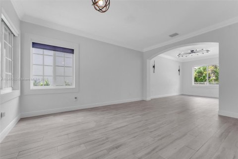 Casa en venta en Miramar, Florida, 6 dormitorios, 369.38 m2 № 1849085 - foto 9