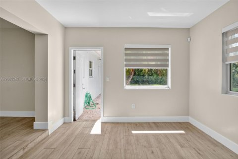 Villa ou maison à louer à South Miami, Floride: 3 chambres, 241.92 m2 № 2066530 - photo 14