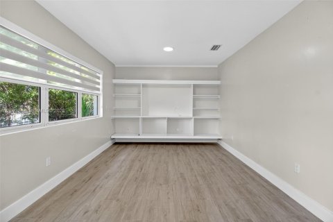 Villa ou maison à louer à South Miami, Floride: 3 chambres, 241.92 m2 № 2066530 - photo 13