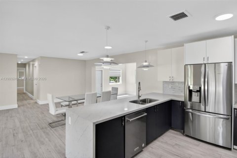 Villa ou maison à louer à South Miami, Floride: 3 chambres, 241.92 m2 № 2066530 - photo 8