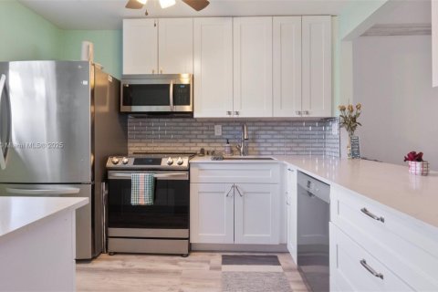 Condo in Coral Springs, Florida, 2 bedrooms  № 1890926 - photo 1