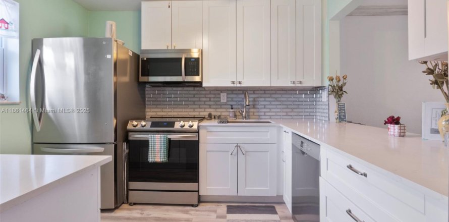 Condo in Coral Springs, Florida, 2 bedrooms № 1890926