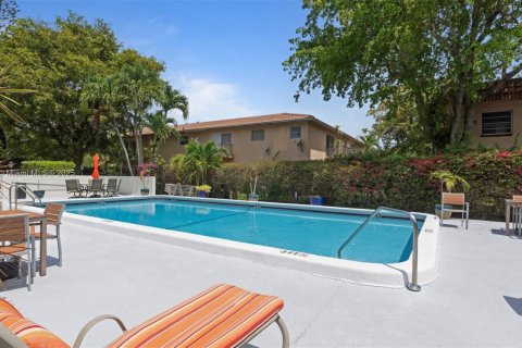 Condo in Coral Springs, Florida, 2 bedrooms  № 1890926 - photo 17
