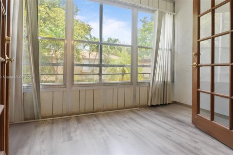 Condo in Coral Springs, Florida, 2 bedrooms  № 1890926 - photo 13