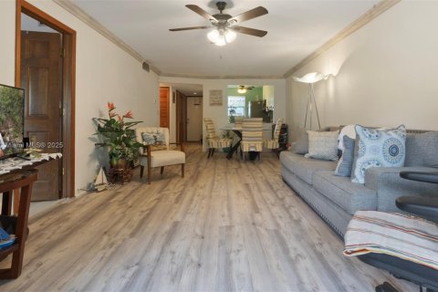 Condo in Coral Springs, Florida, 2 bedrooms  № 1890926 - photo 3