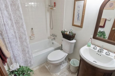 Condo in Coral Springs, Florida, 2 bedrooms  № 1890926 - photo 12