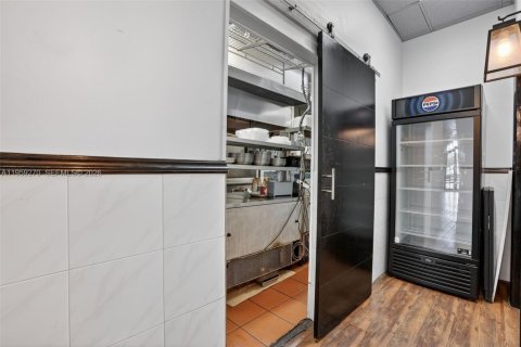 Immobilier commercial à vendre à Fort Lauderdale, Floride № 2017637 - photo 11