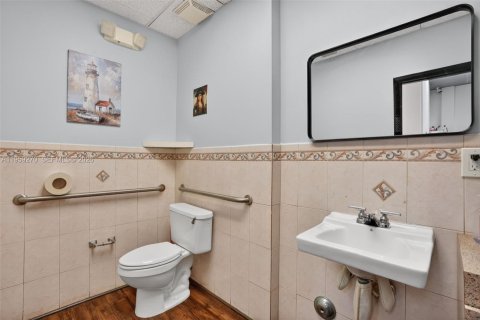 Immobilier commercial à vendre à Fort Lauderdale, Floride № 2017637 - photo 9