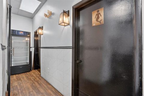Immobilier commercial à vendre à Fort Lauderdale, Floride № 2017637 - photo 8