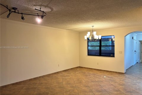 Condo in Miami, Florida, 2 bedrooms  № 1957253 - photo 7