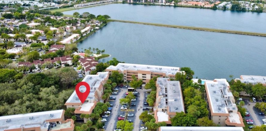 Condo in Miami, Florida, 2 bedrooms  № 1957253