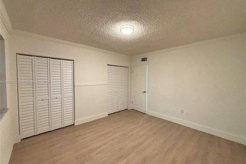 Condo in Miami, Florida, 2 bedrooms  № 1957253 - photo 26