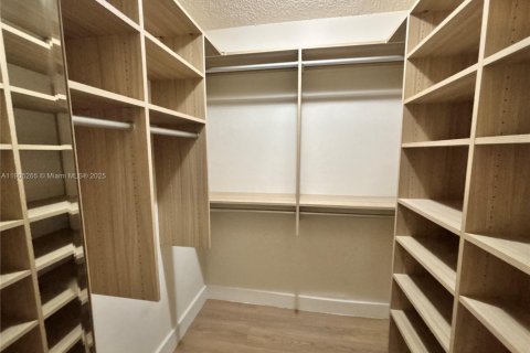 Condo in Miami, Florida, 2 bedrooms  № 1957253 - photo 19