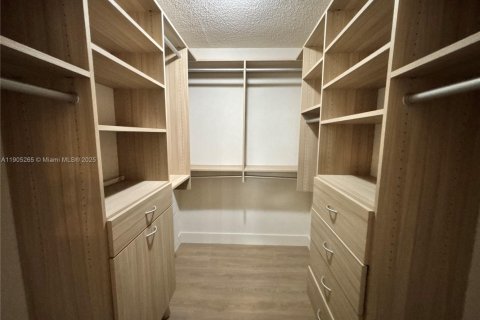 Condo in Miami, Florida, 2 bedrooms  № 1957253 - photo 18