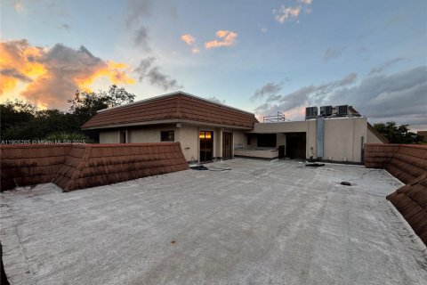 Condo in Miami, Florida, 2 bedrooms  № 1957253 - photo 3