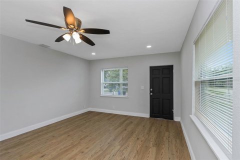 House in Saint Petersburg, Florida 3 bedrooms, 105.91 sq.m. № 1836984 - photo 11